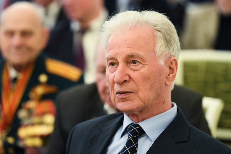 Губернатор Тверской области вручил награды почетным гражданам региона