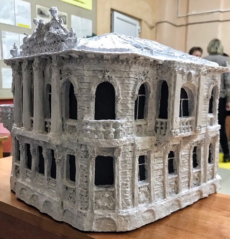 дом Неворотиных из папье-маше