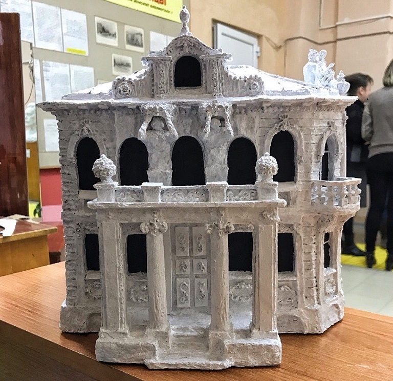 дом Неворотиных из папье-маше