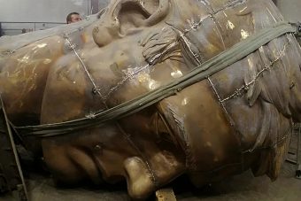 Скульптура Ржевского мемориала Советскому солдату в Тверской области наполовину отлита