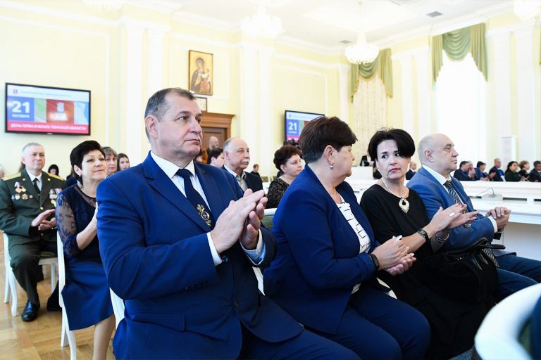 Губернатор Тверской области вручил награды почетным гражданам региона