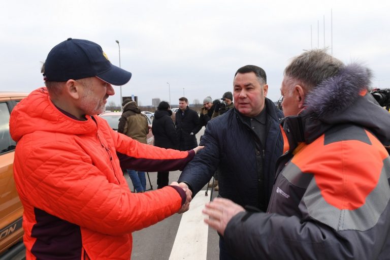 Накануне официального открытия М-11 губернатор Игорь Руденя проехал по большой дороге