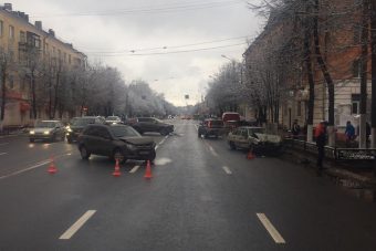 Тройное ДТП в Пролетарском районе Твери. Есть пострадавшая