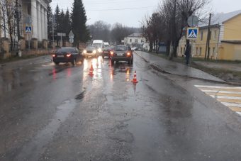 В Торжке сбили двух девочек, переходивших дорогу по "зебре"