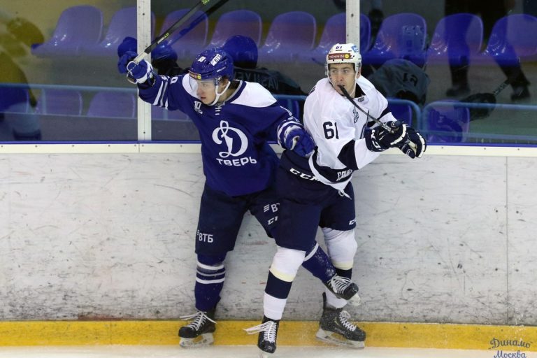 Тверской хоккейный клуб «Динамо» одержал волевую победу над одноклубниками из Санкт-Петербурга