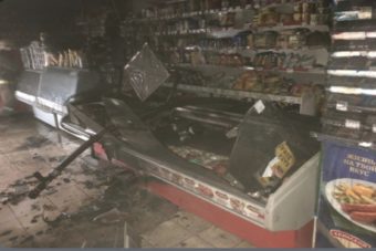 В Торжке ранним утром загорелся магазин