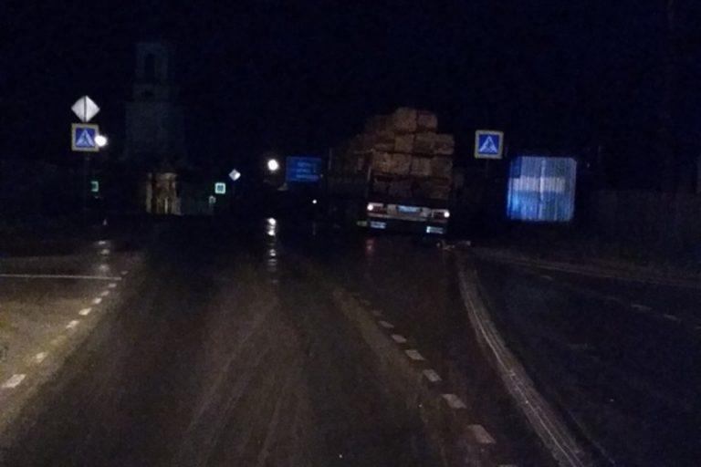 В Рамешках машина переехала мужчину, лежавшего на дороге