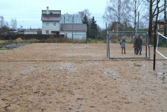 Тверские депутаты строят дворовый стадион