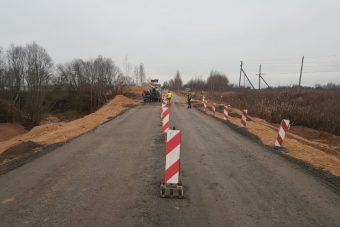 В Тверской области на размытом участке трассы пустили реверсивное движение
