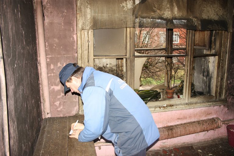 В Морозовском городке в Твери ликвидируют последствия пожара