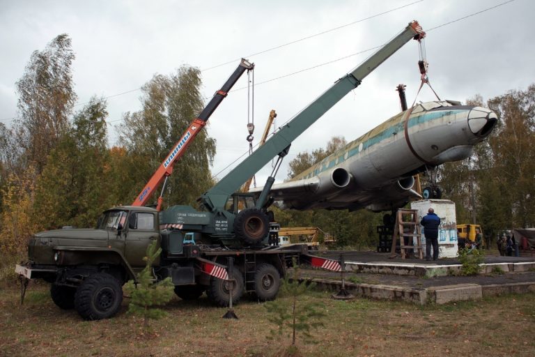 В Тверской области самолет Ту-124 засверкал огнями