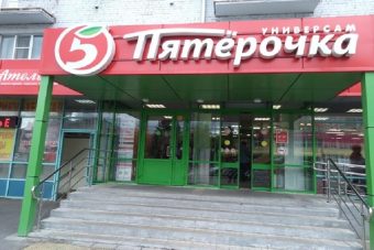 В Твери в полдень женщина украла виски