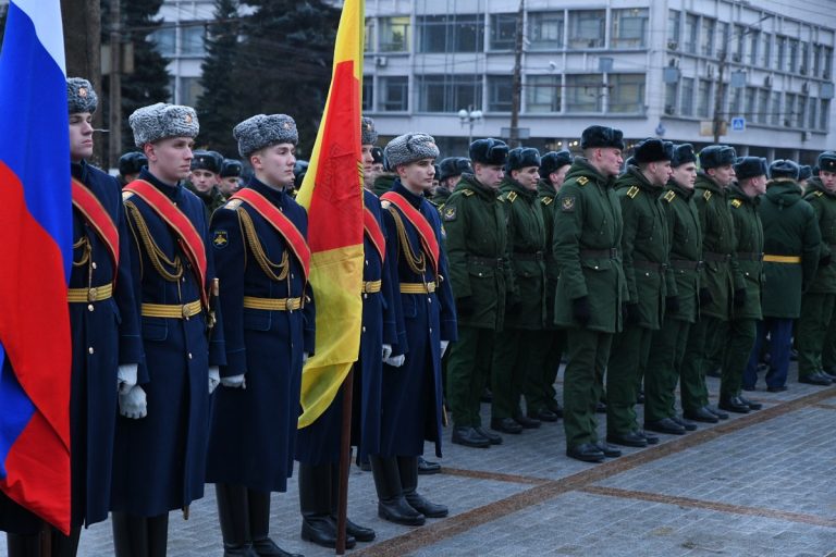 Губернатор Игорь Руденя возложил цветы к стеле "Тверь - город воинской славы"