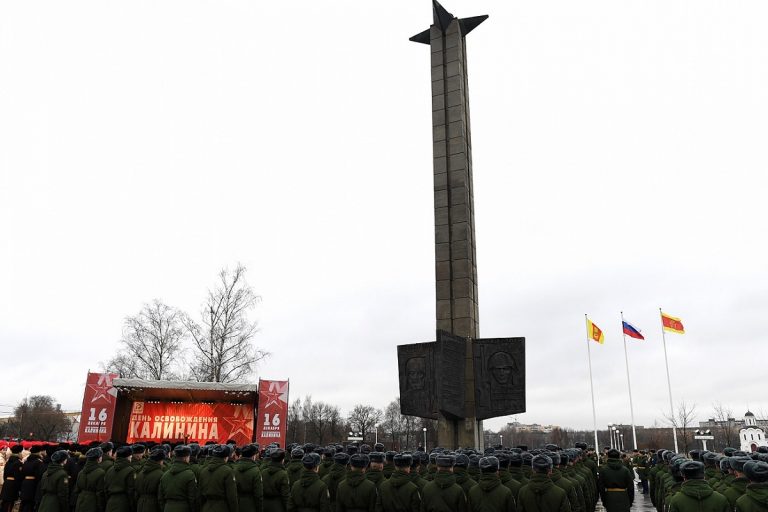 У Обелиска Победы прошел митинг, посвященный очередной годовщине освобождения Калинина