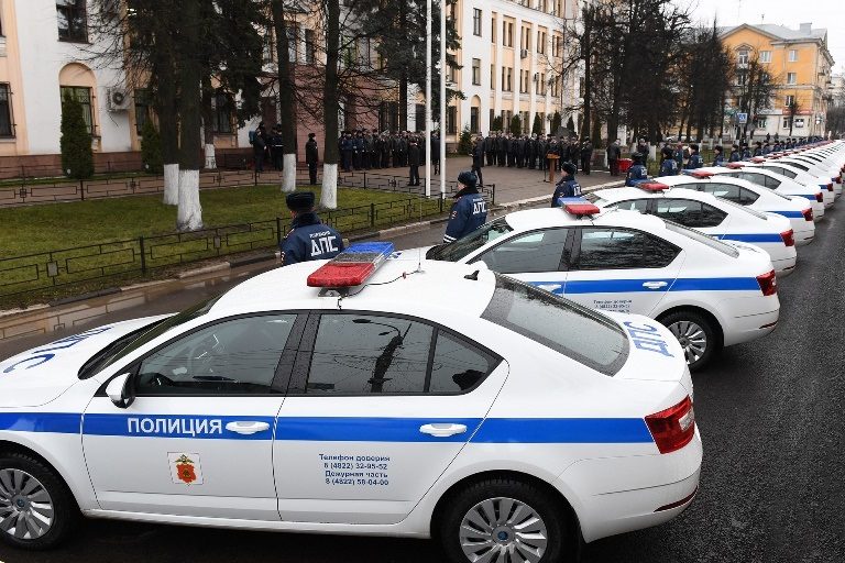 Игорь Руденя вручил ключи от служебных автомобилей участковым инспекторам и подразделениям ГИБДД Тверской области