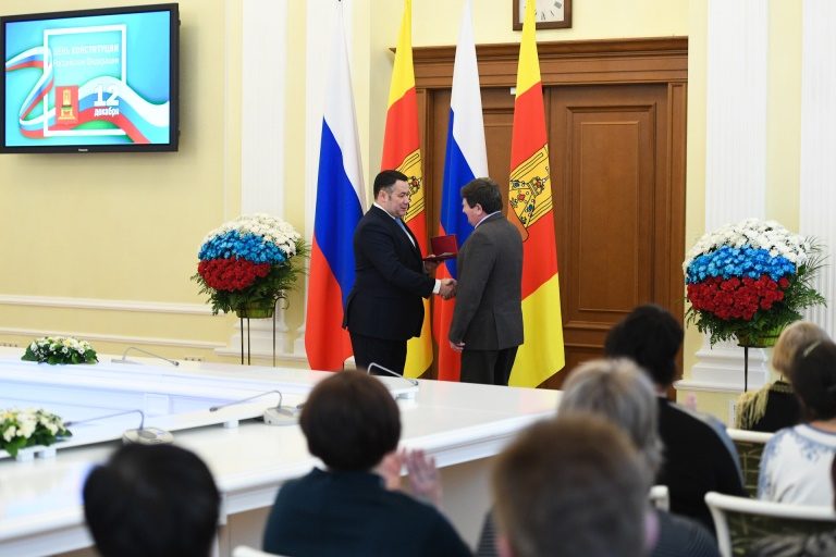 Игорь Руденя в День Конституции РФ вручил государственные и региональные награды жителям Тверской области