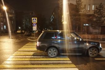 Тверская школьница сломала нос из-за водителя Land Rover