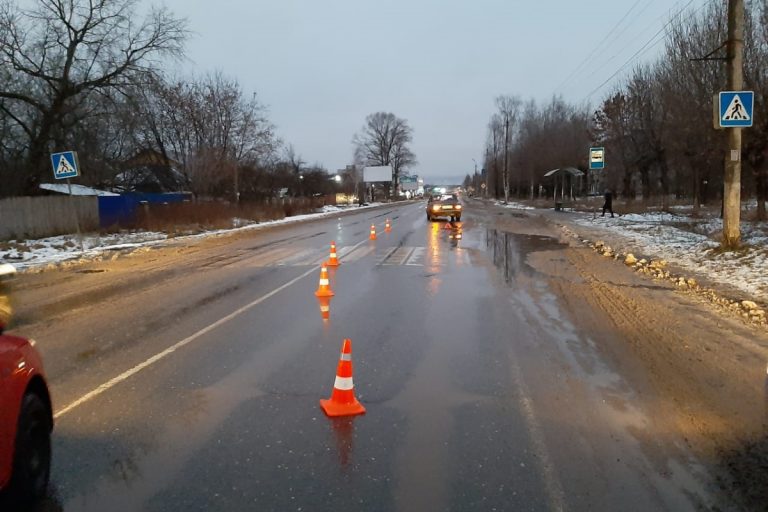 Невнимательный водитель в Торжке сбил женщину
