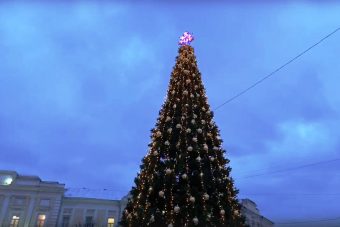 Главная новогодняя ёлка Твери зажгла огни Главная новогодняя ёлка Твери зажгла огни