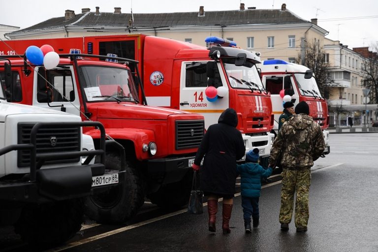 Муниципалитетам Тверской области передали 54 единицы транспорта
