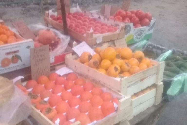 У торговцев хурмой и мандаринами в Ржеве выявили нарушения