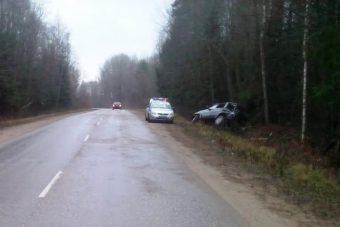 В Тверской области УАЗ «Патриот» вылетел в кювет и перевернулся