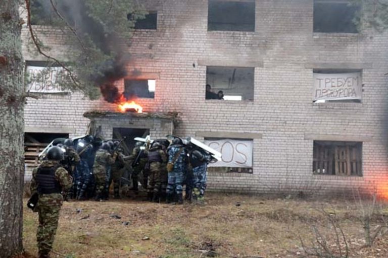 Под Тверью подавляли "бунт осужденных"