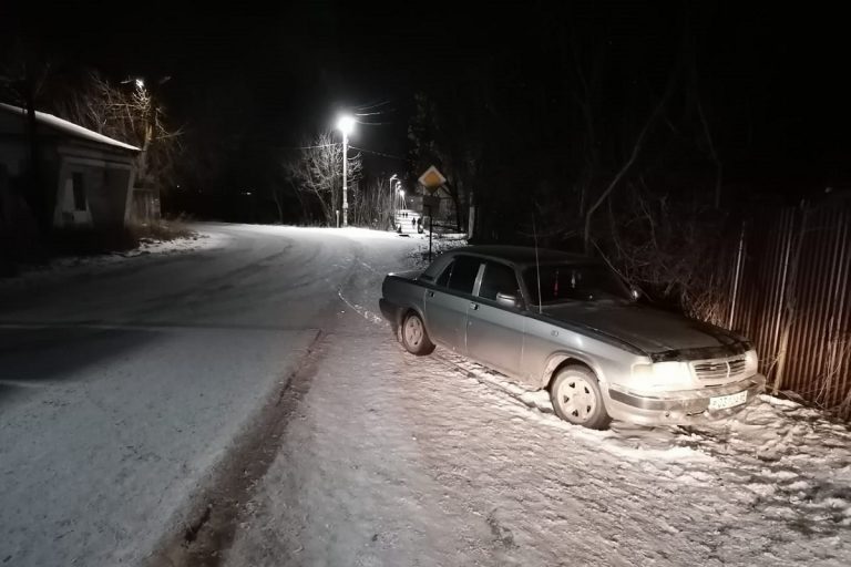 В Конаковском районе "Волга" на летней резине сбила пенсионерку