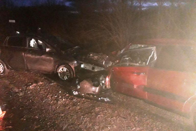 Водитель погиб в лобовом столкновении двух автомобилей в Тверской области