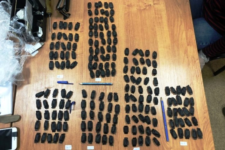 В Твери задержали наркосбытчицу с крупной партией синтетических наркотиков
