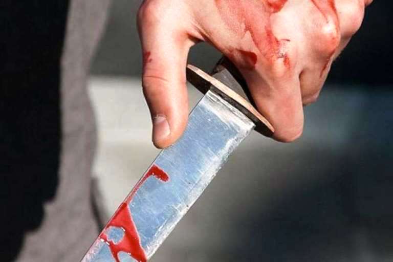 В Тверской области мужчина зарезал жителя деревни ударом ножа в шею