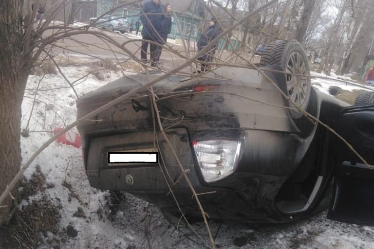 В Осташкове пьяный водитель спровоцировал аварию с пострадавшим