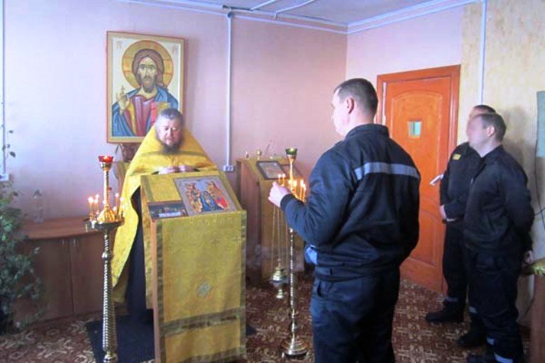 Отпусти мне, батюшка, грехи: в Тверской области осужденные туберкулезники исповедались и причастились