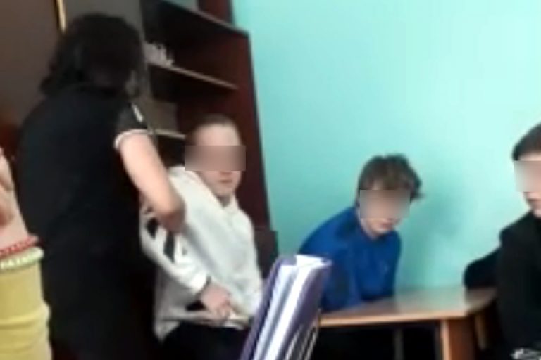 В Тверской области деревенский школьник издевается над учителями и снимает свои «подвиги» на видео