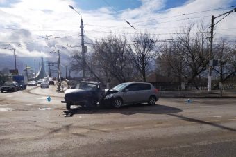 ДТП у Староволжского моста в Твери спровоцировало пробку ДТП у Староволжского моста в Твери спровоцировало пробку