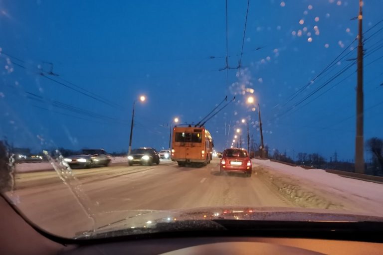 "Южный" в Твери стоял в пробке из-за троллейбуса