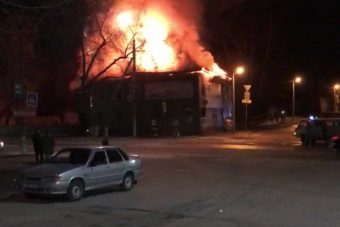 В Бежецке горел двухэтажный дом