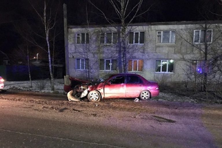 Пьяный водитель в Бежецке бросил разбитый автомобиль с пострадавшим
