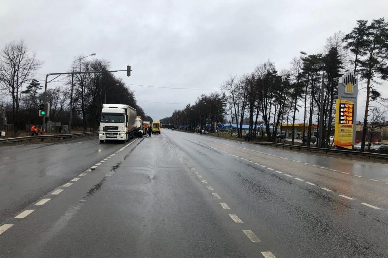 На М-10 в Конаковском районе произошло тройное ДТП