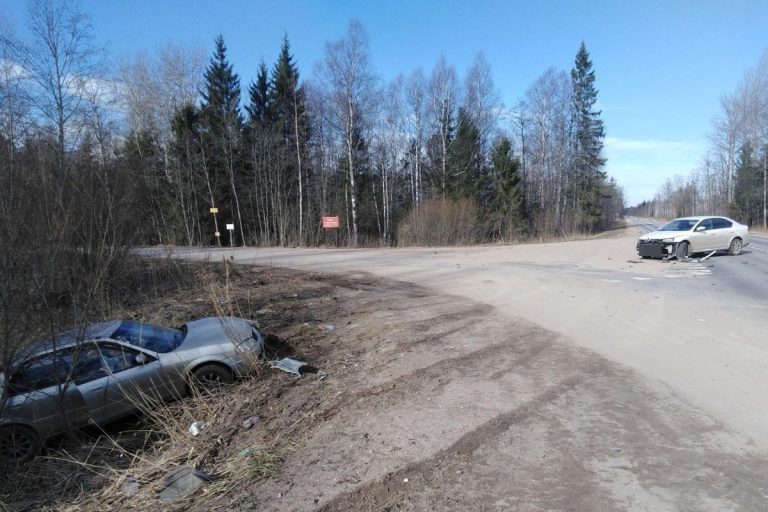 В Тверской области произошло тройное ДТП, пострадали два человека