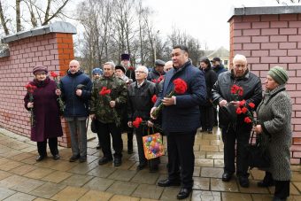Губернатор Тверской области возложил цветы к мемориалу на Аллее Памяти 