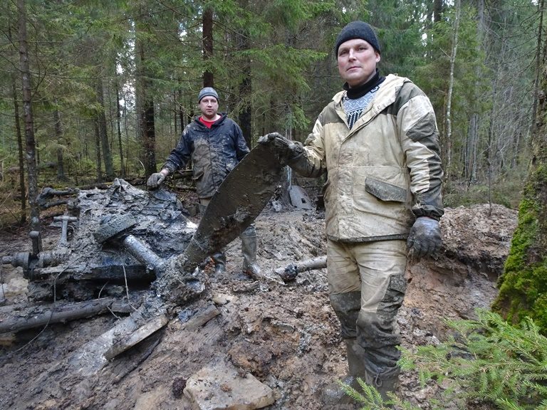 В Тверской области продолжают поиски останков пилота самолета ИЛ-2, сбитого в 1941 году