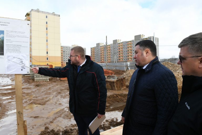 Губернатор Тверской области побывал на стройке детского сада в Торжке