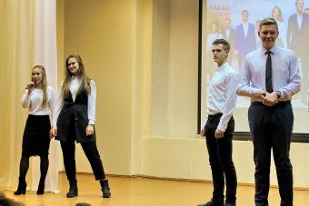 Тверских школьников приглашают побороться за звание "Ученик года"