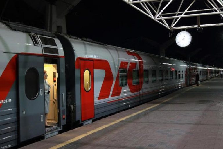 В Тверской области медики спасли пассажира поезда, потерявшего сознание в туалете