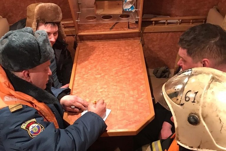 В Тверской области спасли двух рыбаков, позвонивших с острова