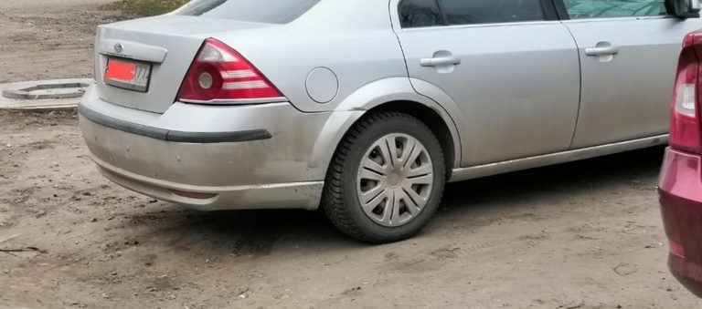 В Конакове неизвестные прокололи колеса на нескольких автомобилях