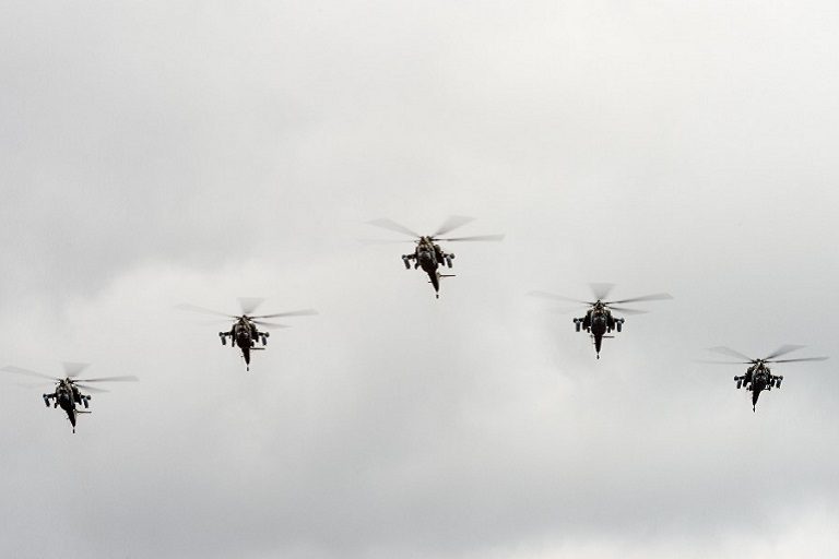 Военные вертолеты из Тверской области репетируют Парад Победы под Москвой