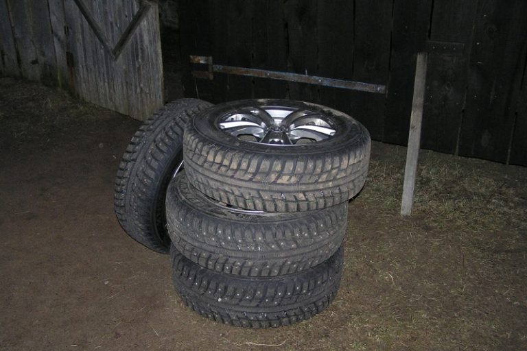 В Тверской области рецидивист оставил автовладельца без дорогих литых дисков