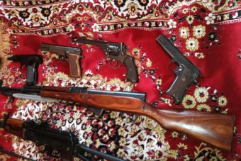 Житель Твери открыл стрельбу в квартире многоэтажки